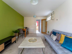 Lovely 1 Bedroom Annex with Sofa bed, Smart TV, Wi-Fi and parking